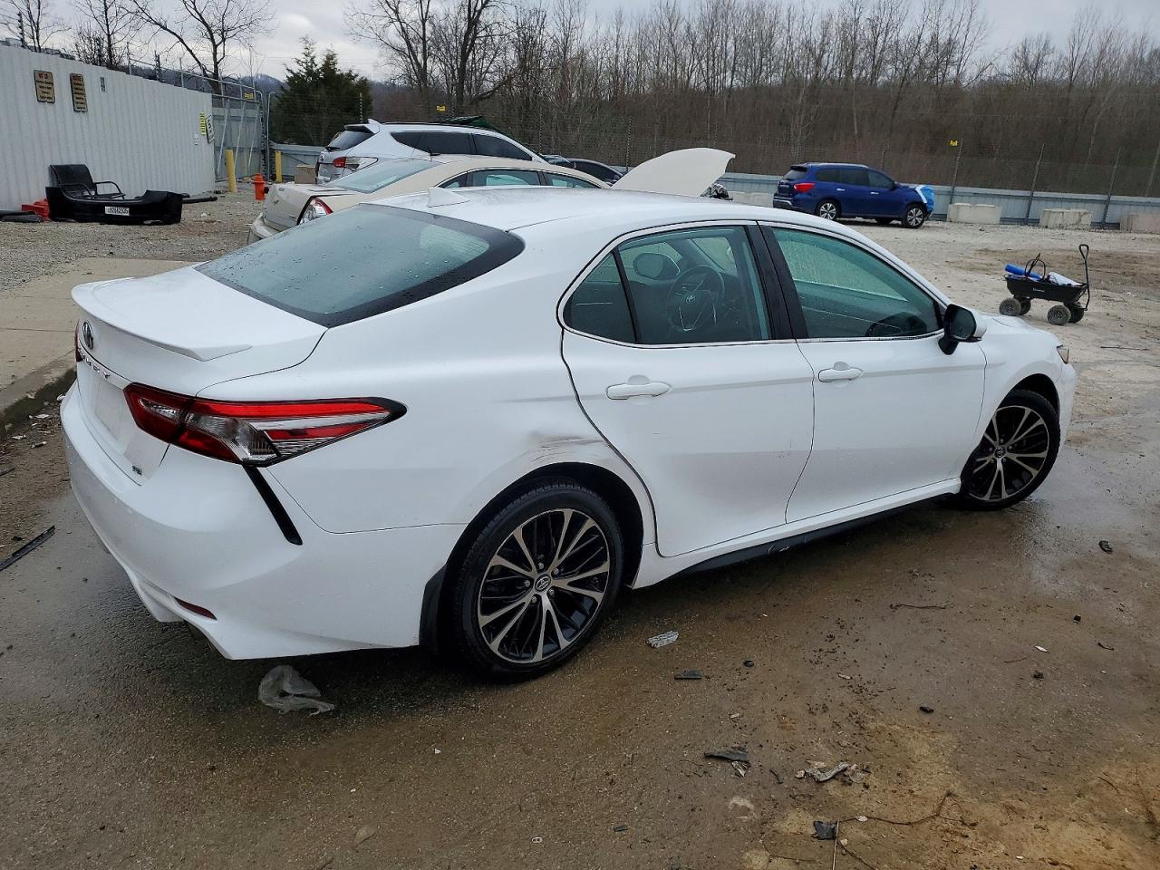 2019 TOYOTA CAMRY L photo 3