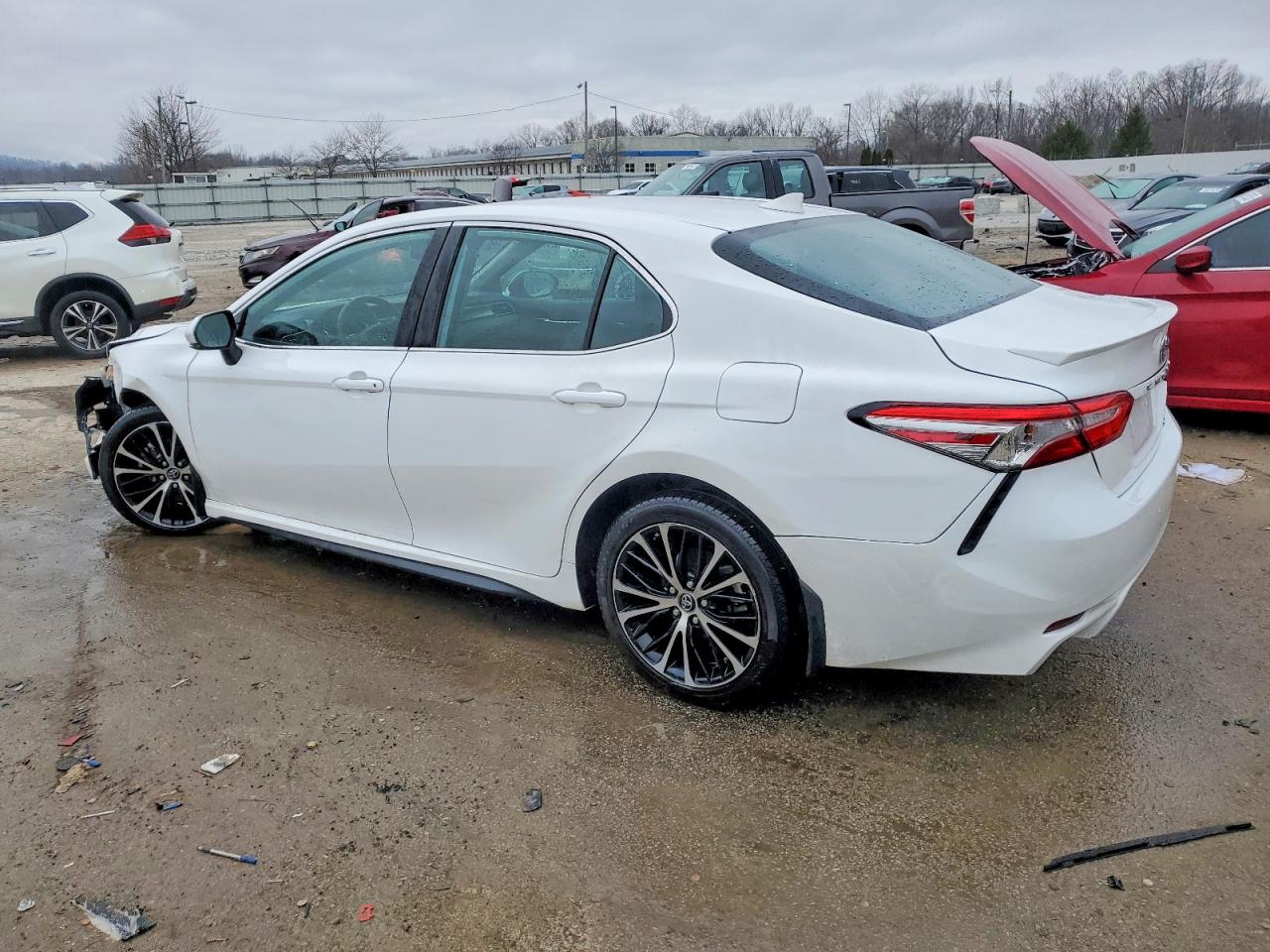 2019 TOYOTA CAMRY L photo 2