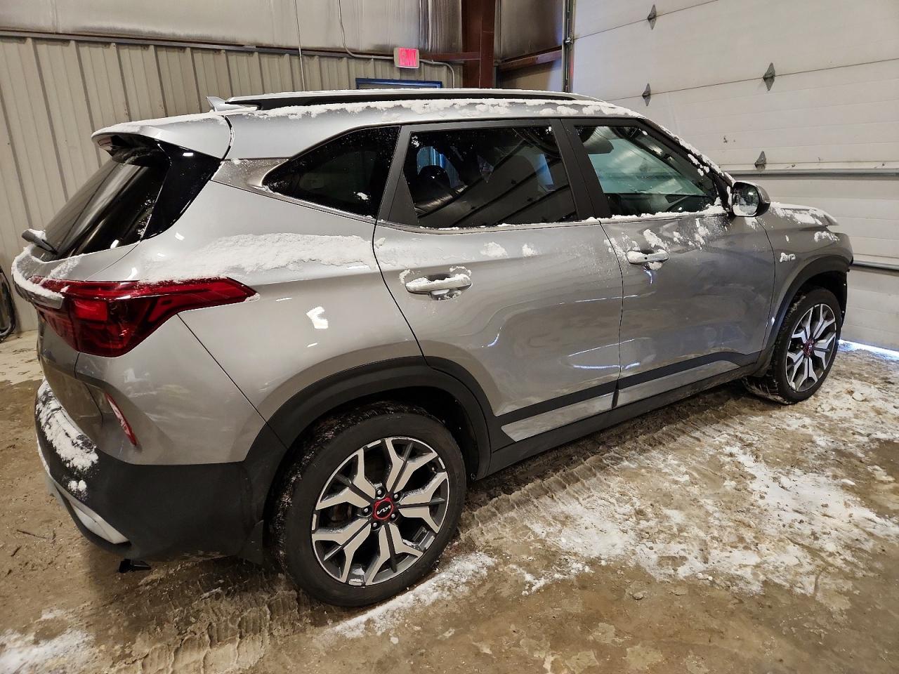2023 KIA SELTOS SX photo 3