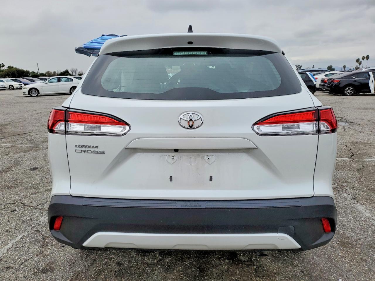 2025 TOYOTA COROLLA CROSS L photo 11