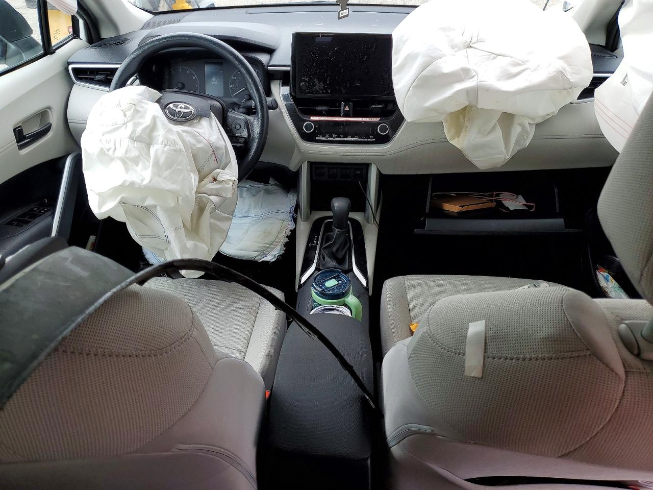 2025 TOYOTA COROLLA CROSS L photo 15
