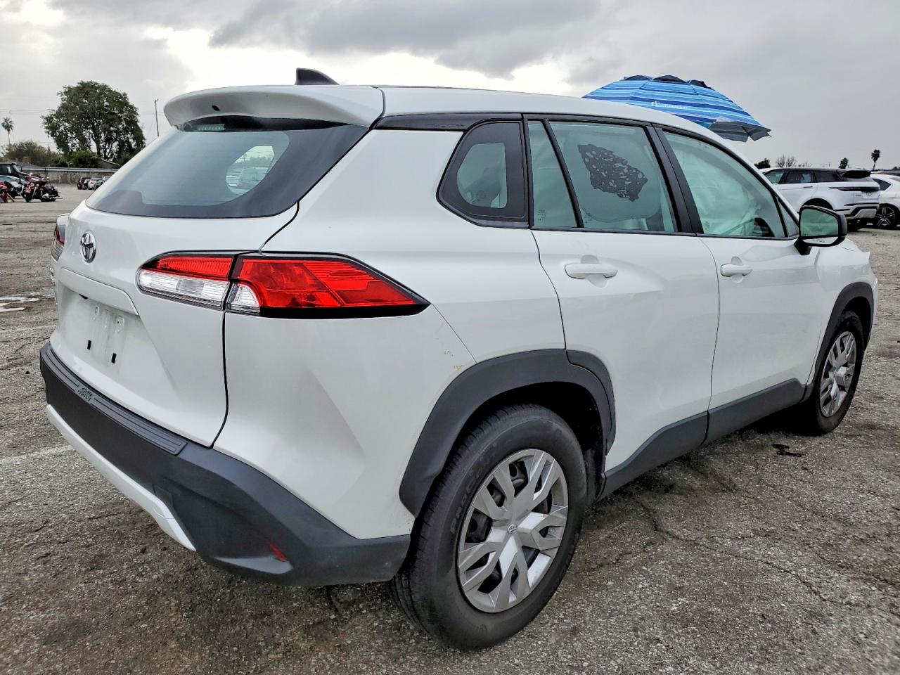 2025 TOYOTA COROLLA CROSS L photo 5