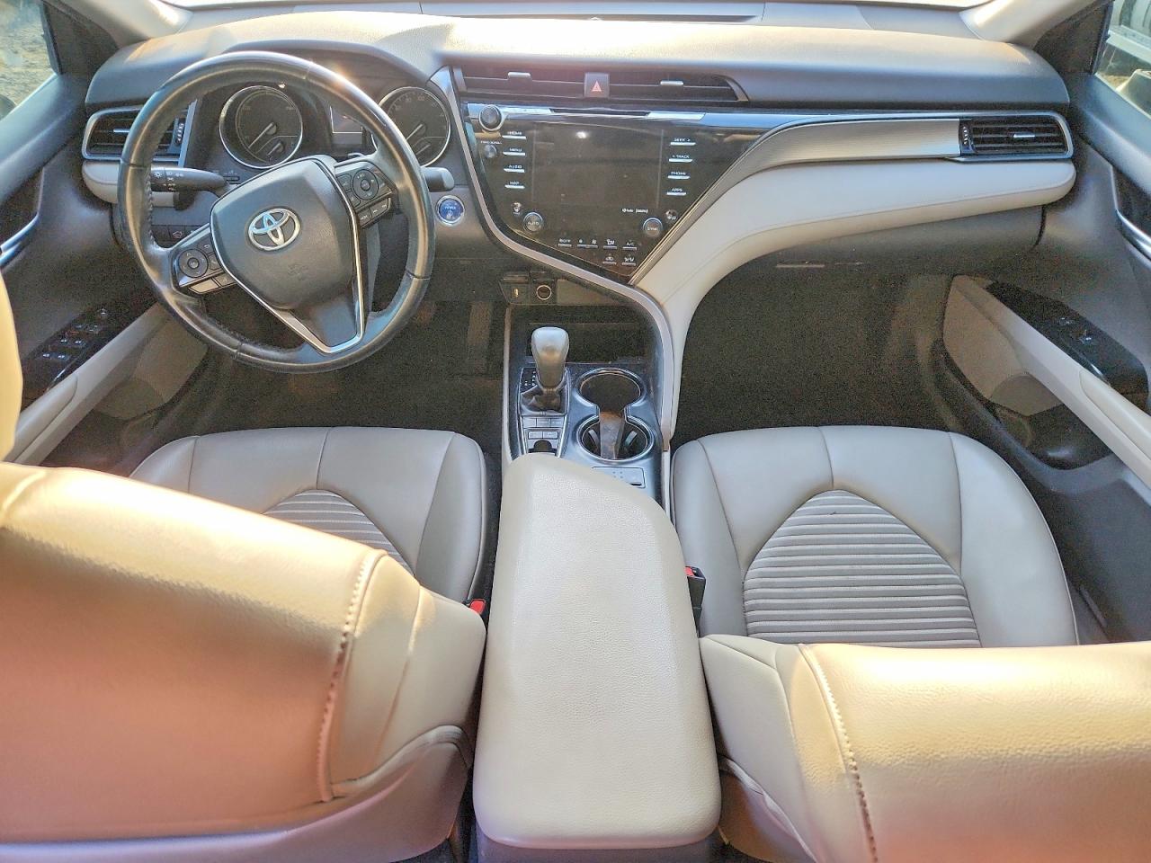2019 TOYOTA CAMRY photo 15