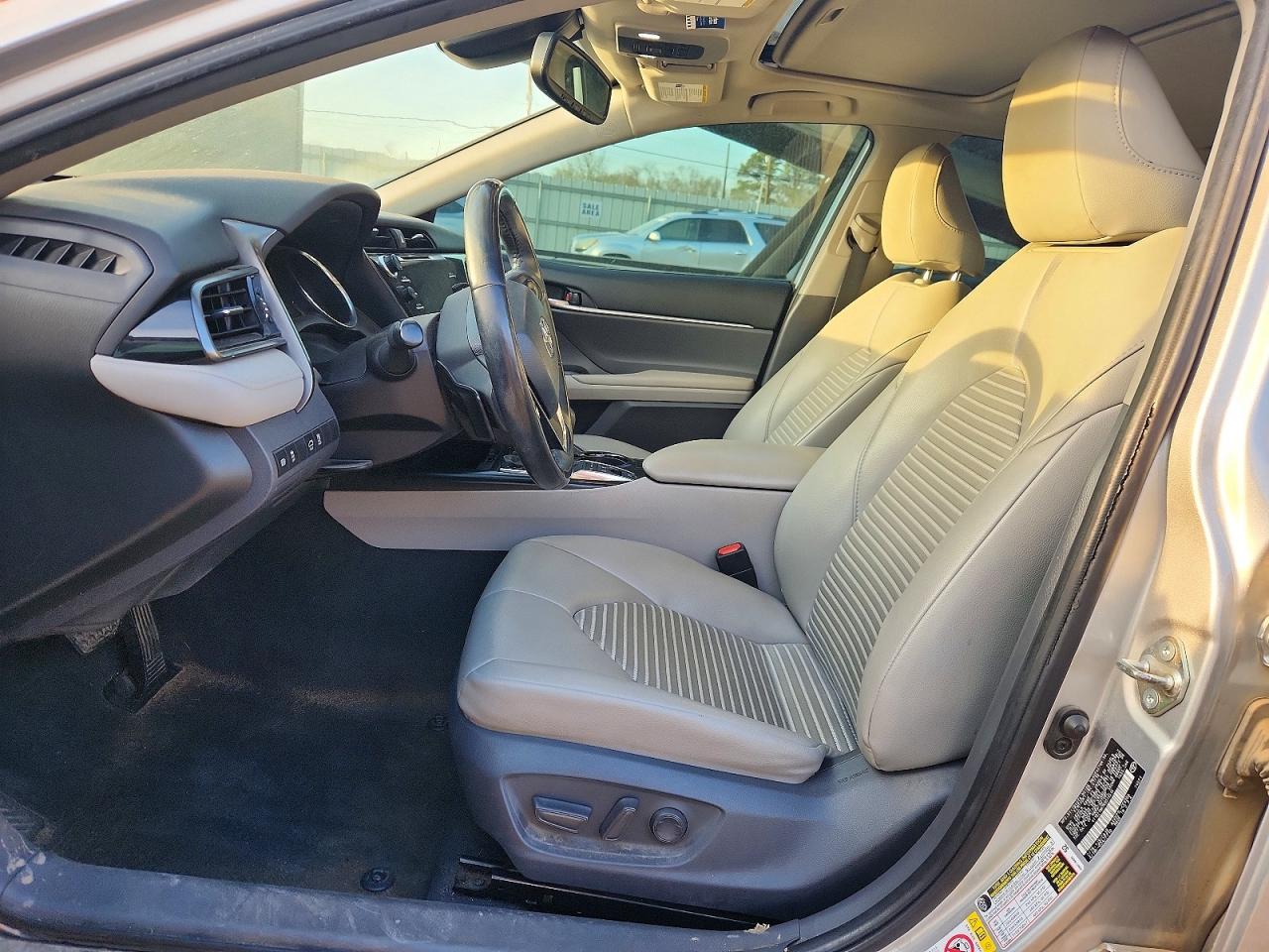 2019 TOYOTA CAMRY photo 13