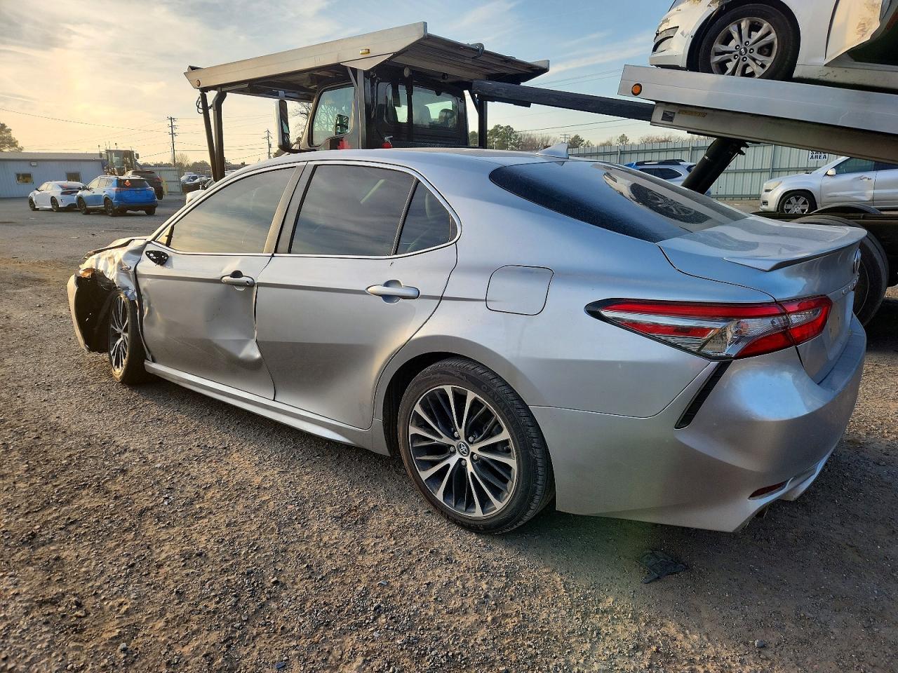 2019 TOYOTA CAMRY photo 3