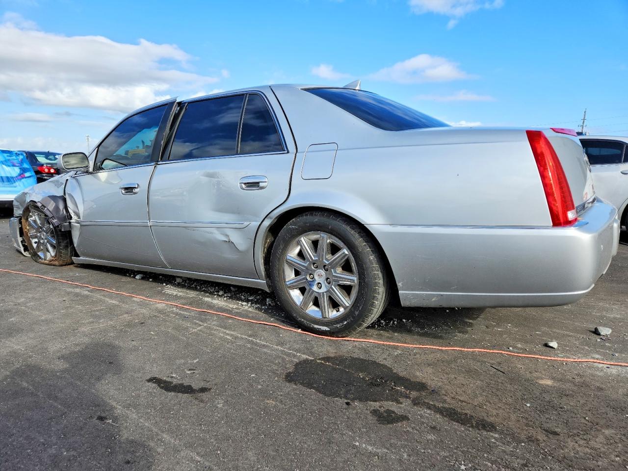 2011 CADILLAC DTS PREMIUM COLLECTION photo 2