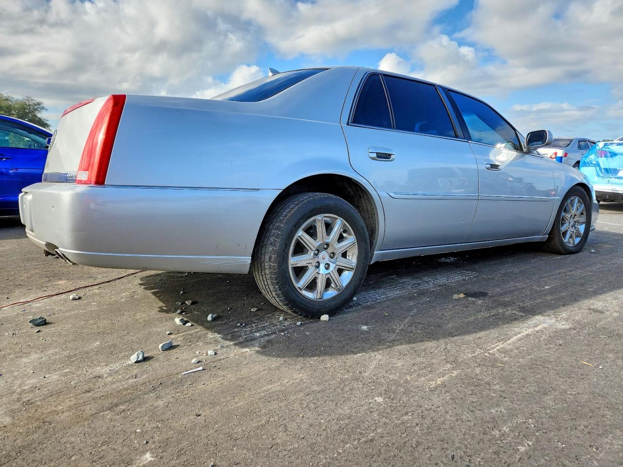 2011 CADILLAC DTS PREMIUM COLLECTION photo 3