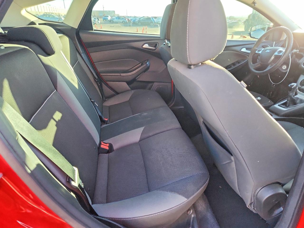 2014 FORD FOCUS SE photo 28