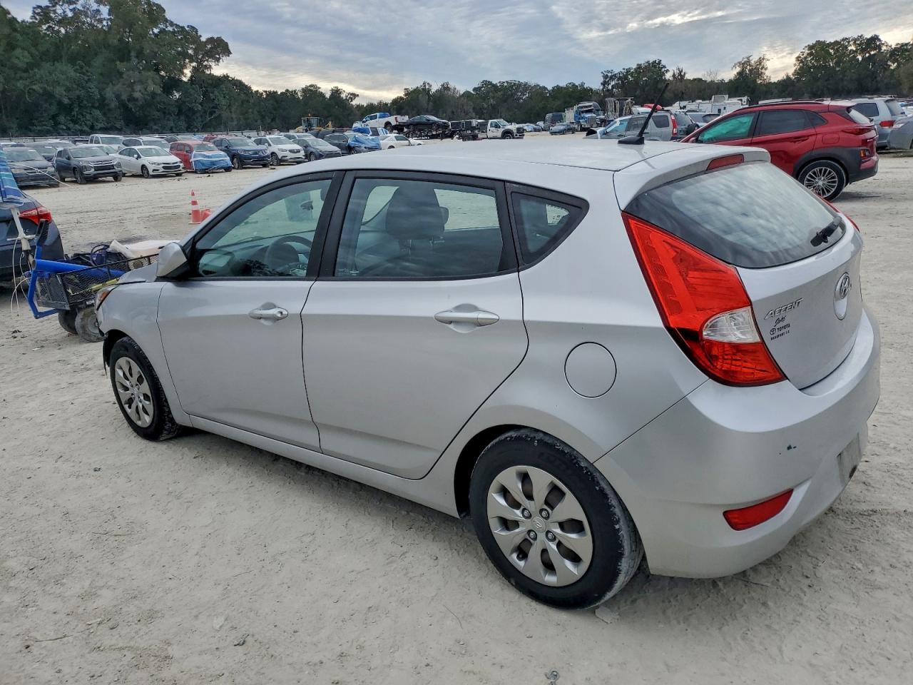 2017 HYUNDAI ACCENT SE photo 3