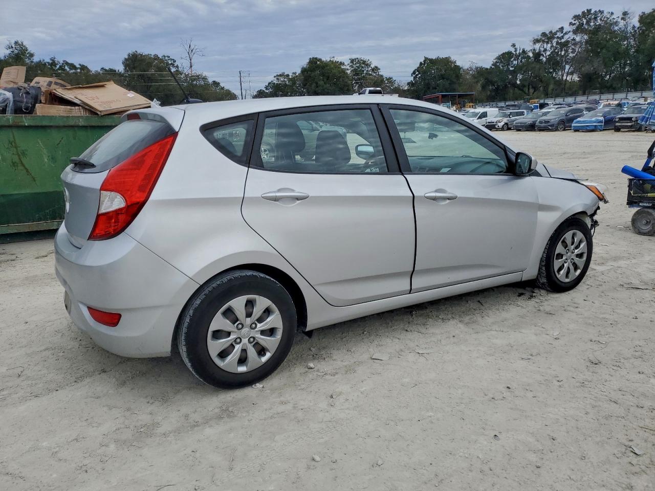 2017 HYUNDAI ACCENT SE photo 5