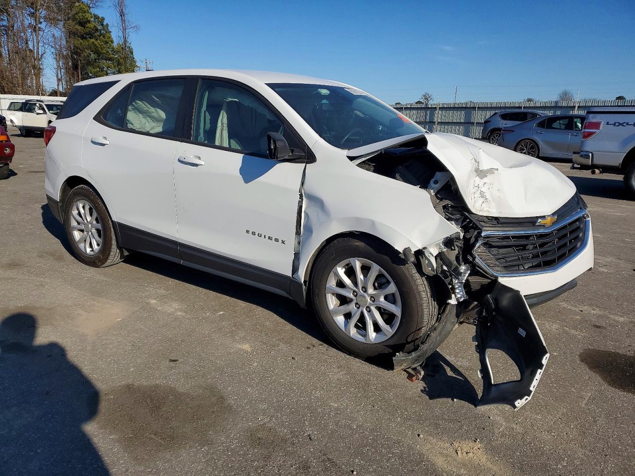 2020 CHEVROLET EQUINOX LS photo 4