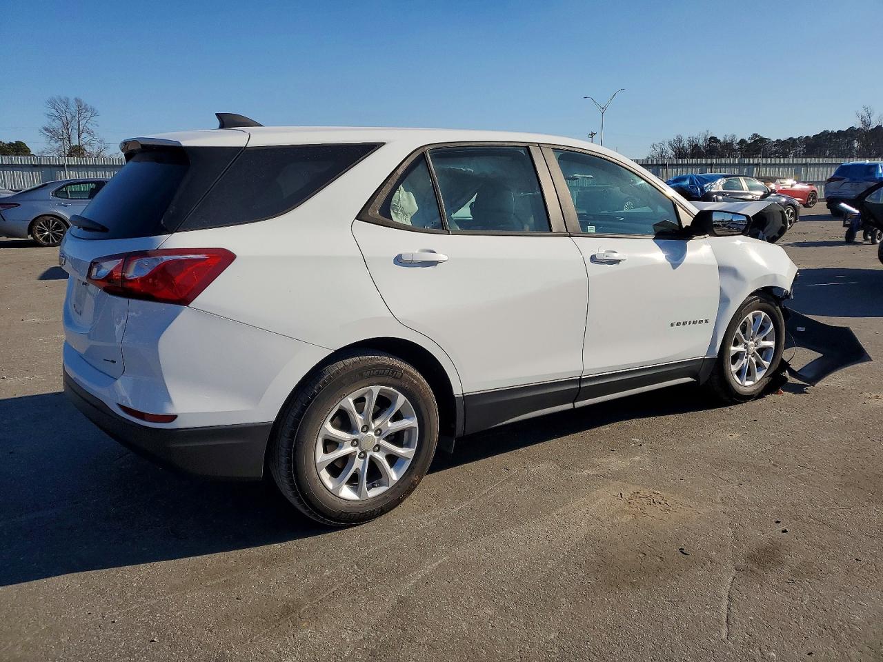 2020 CHEVROLET EQUINOX LS photo 3