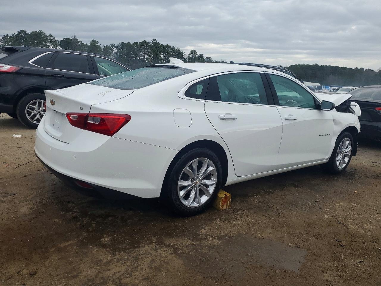 2024 CHEVROLET MALIBU LT photo 3