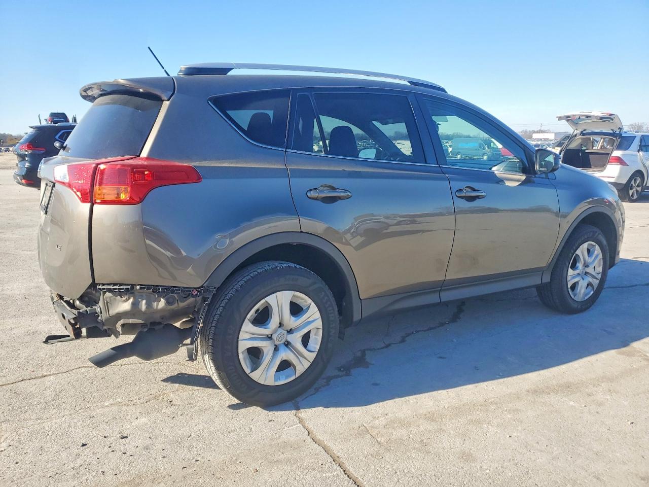 2014 TOYOTA RAV4 LE photo 3