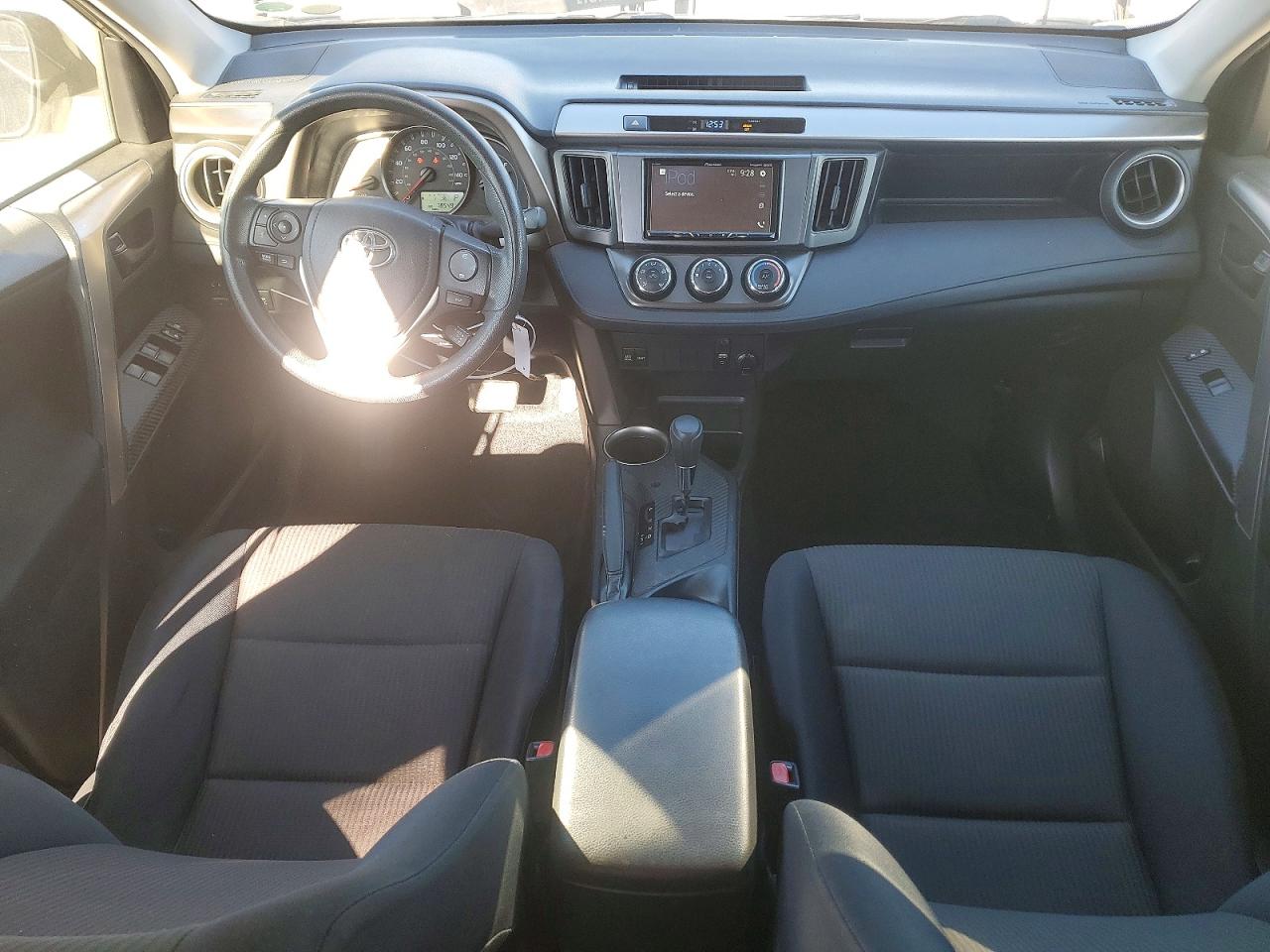 2014 TOYOTA RAV4 LE photo 8