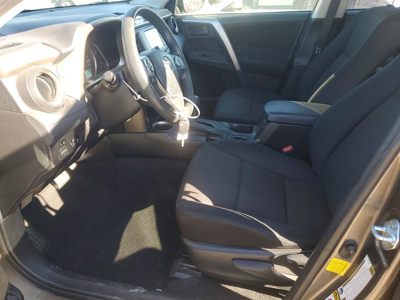2014 TOYOTA RAV4 LE photo 7
