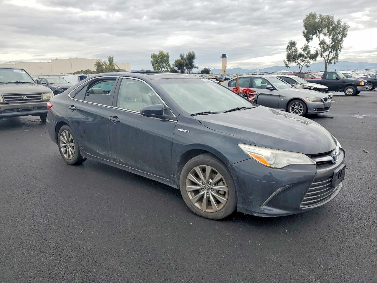 2015 TOYOTA CAMRY HYBRID photo 4