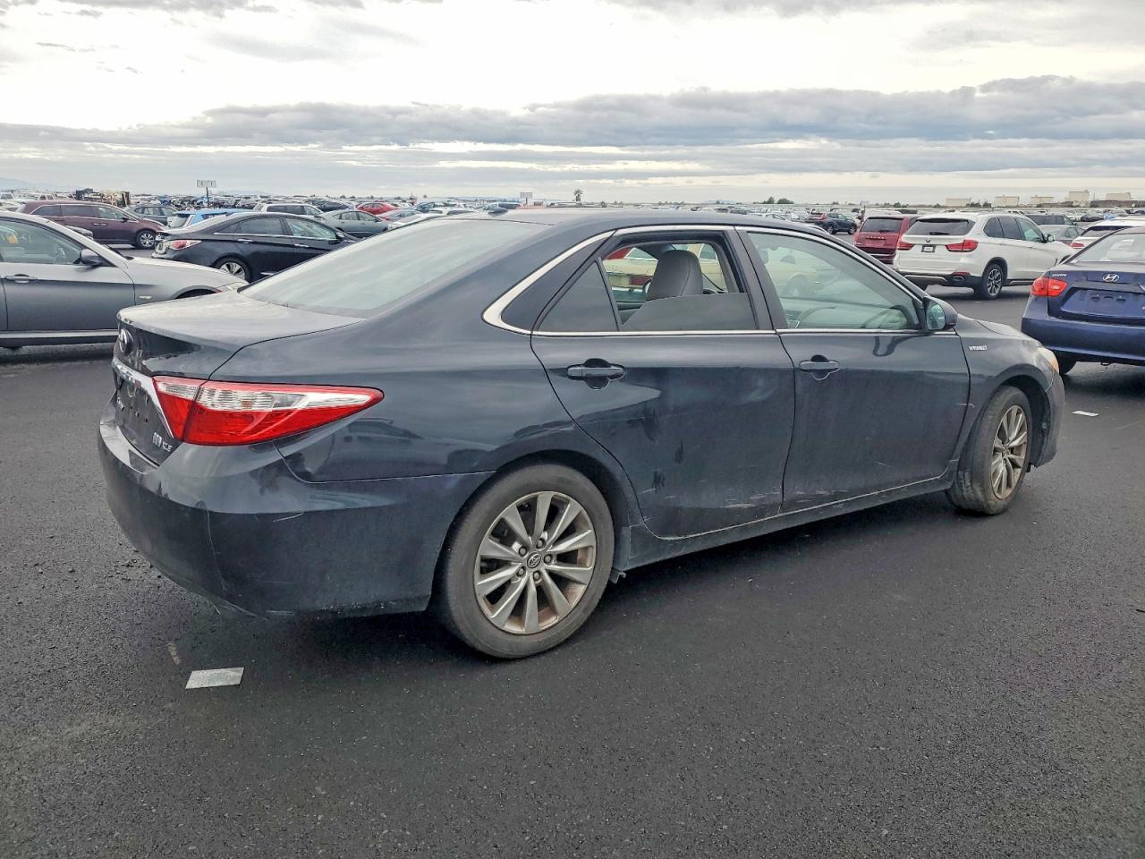 2015 TOYOTA CAMRY HYBRID photo 3