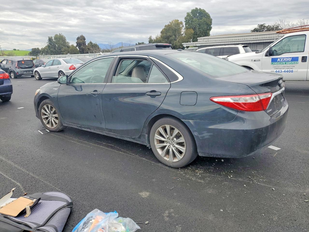 2015 TOYOTA CAMRY HYBRID photo 2