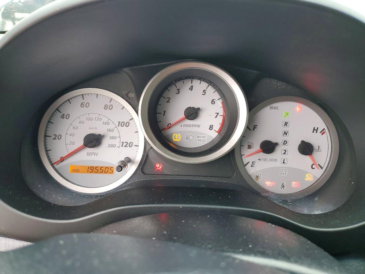 2004 TOYOTA RAV4 photo 9