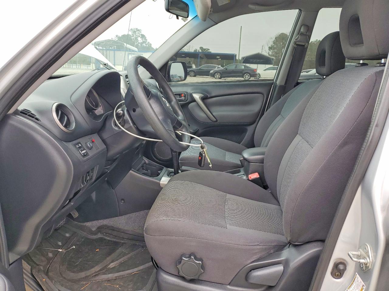 2004 TOYOTA RAV4 photo 7