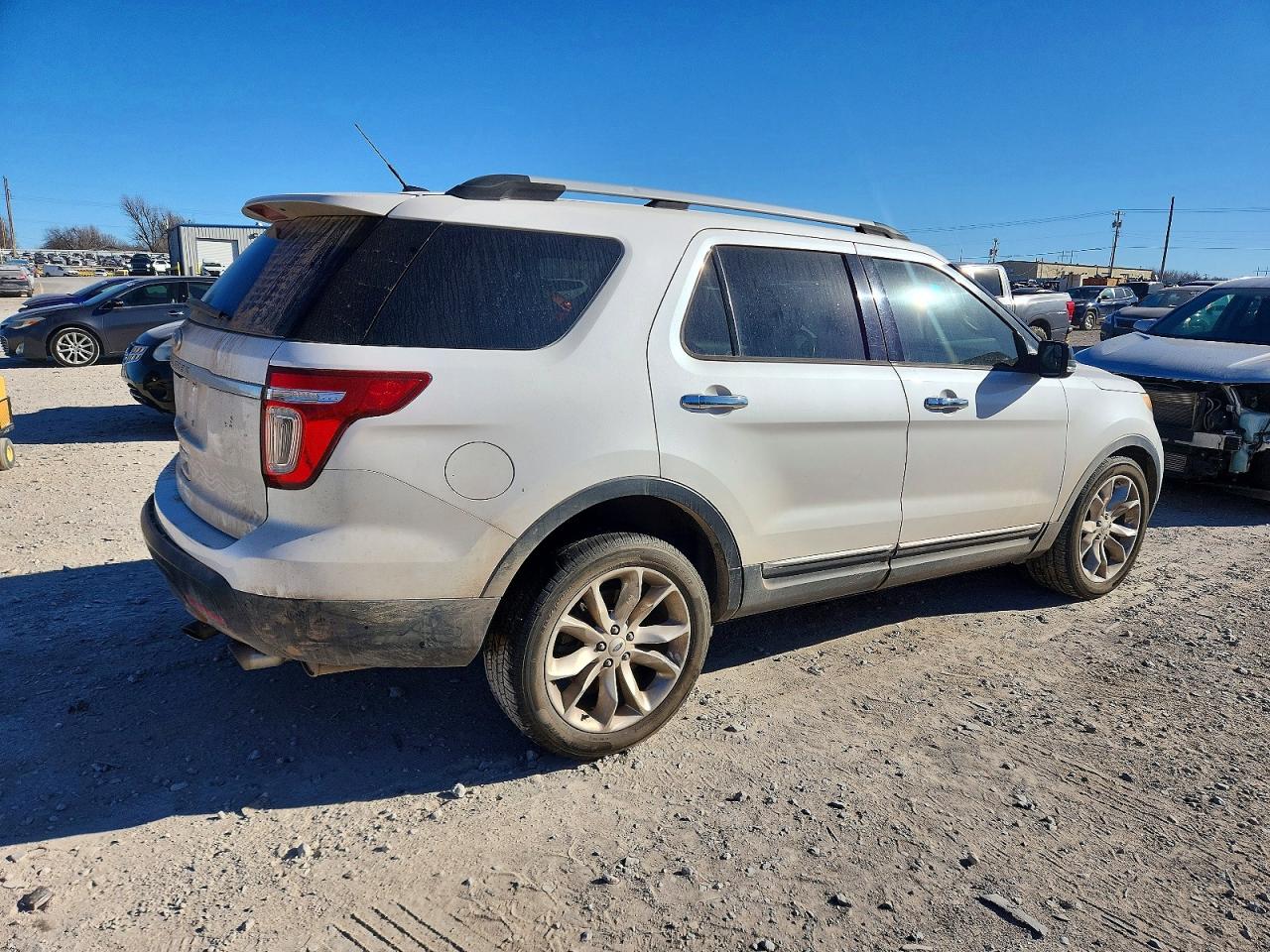 2015 FORD EXPLORER XLT photo 3