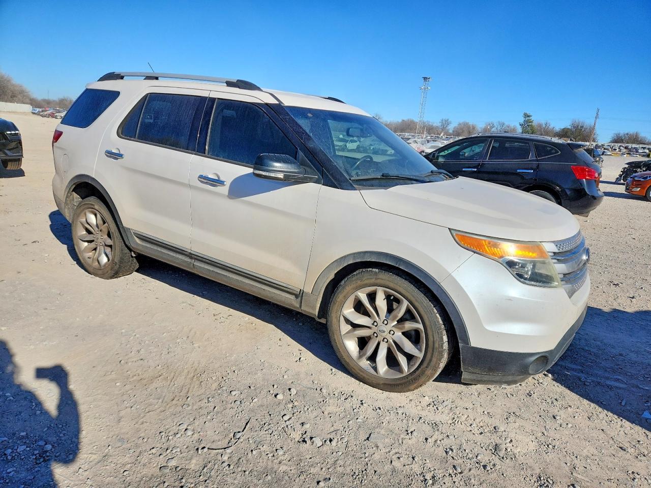 2015 FORD EXPLORER XLT photo 4