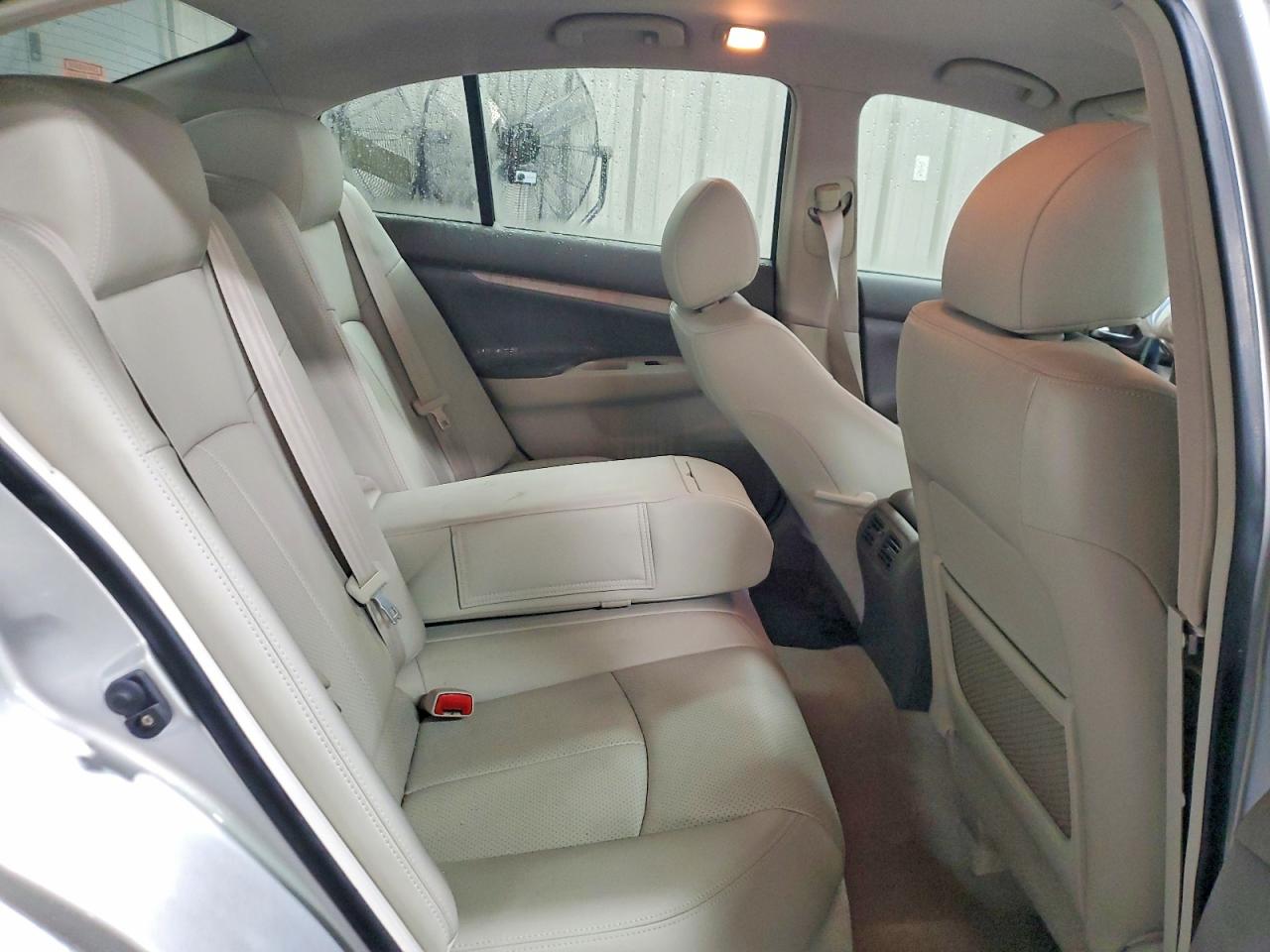 2011 INFINITI G37 photo 10