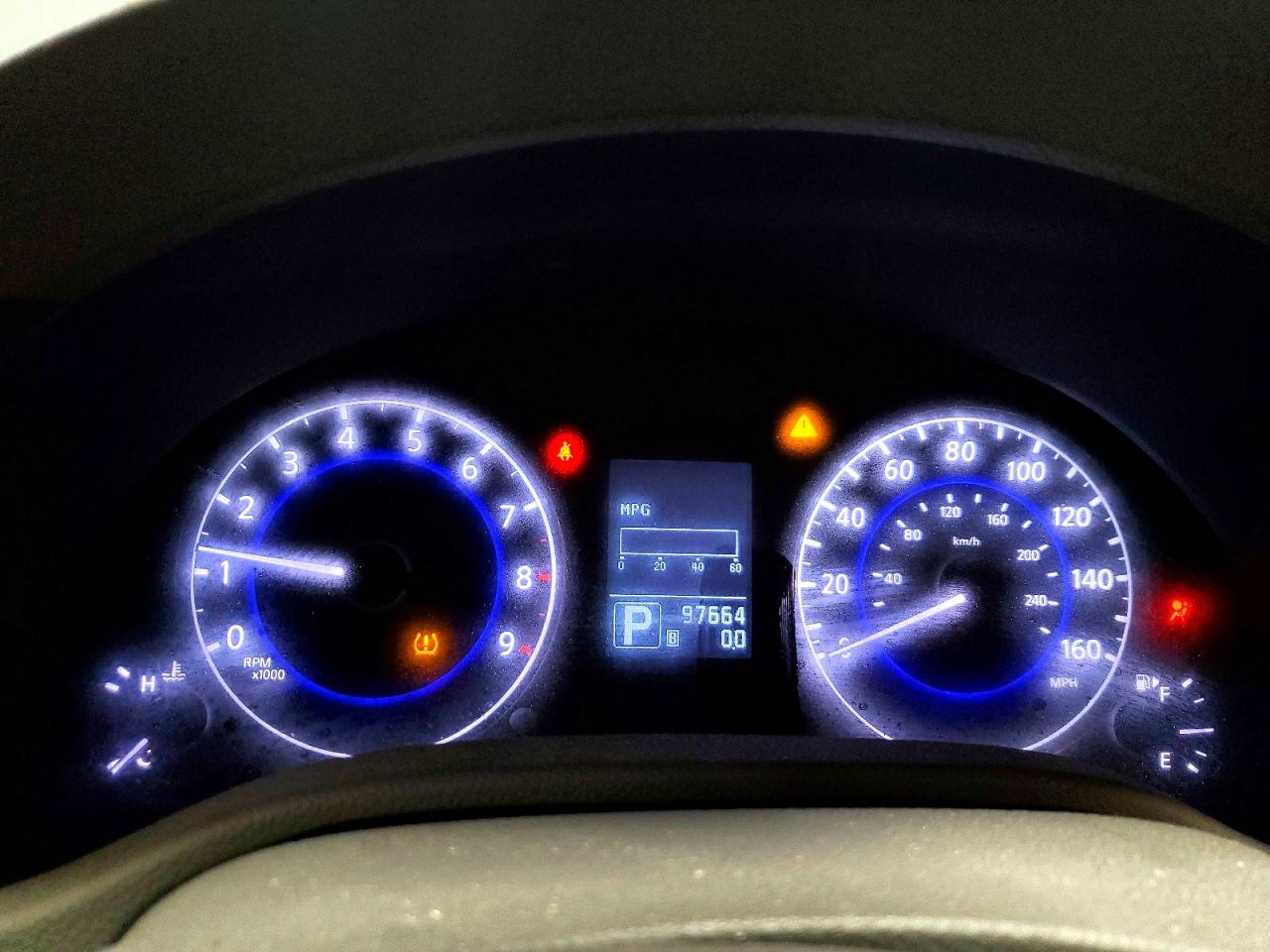 2011 INFINITI G37 photo 9