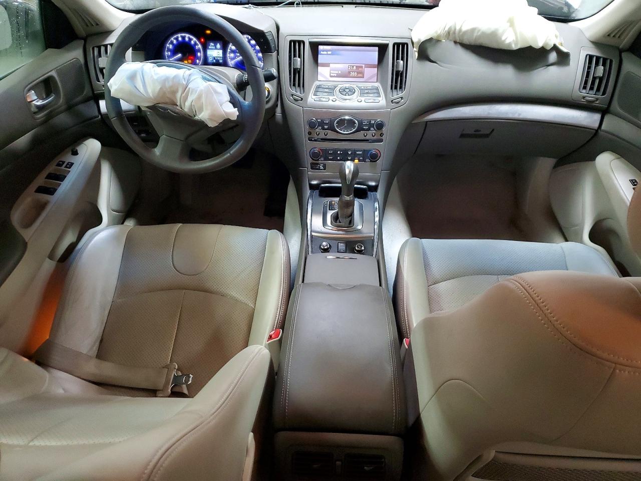 2011 INFINITI G37 photo 8