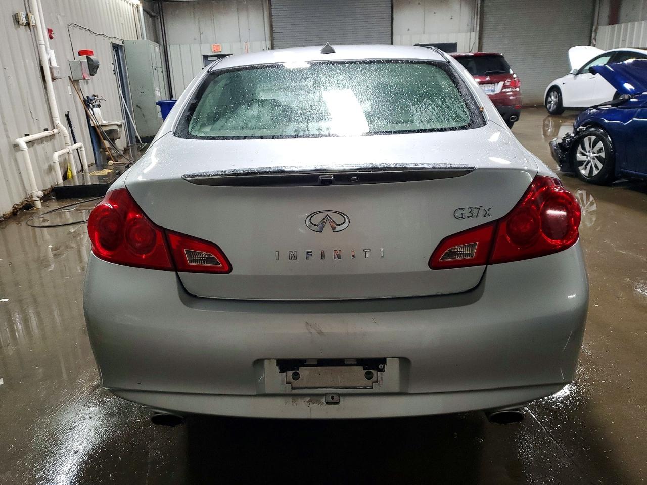 2011 INFINITI G37 photo 6