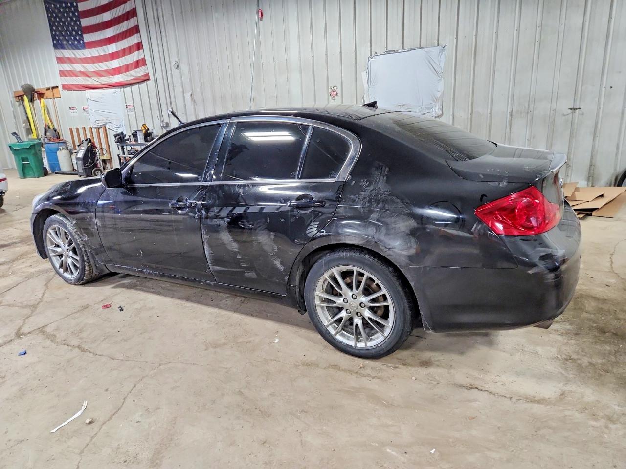 2013 INFINITI G37 photo 2