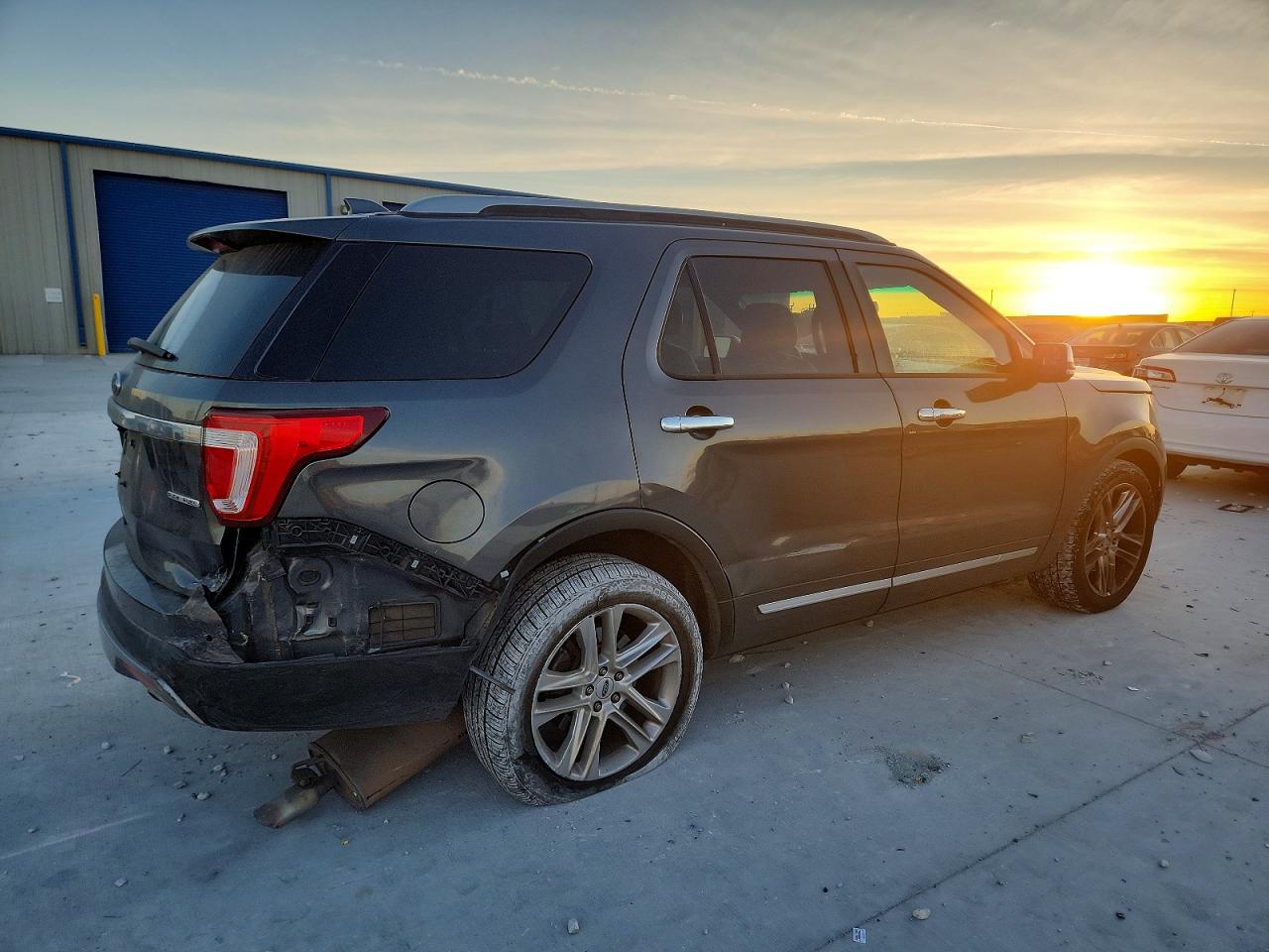 2016 FORD EXPLORER XLT photo 7