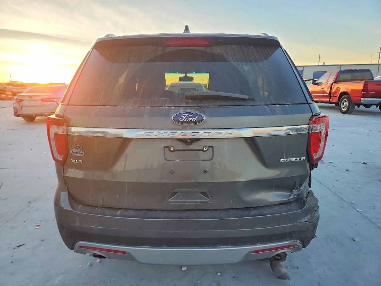 2016 FORD EXPLORER XLT photo 16