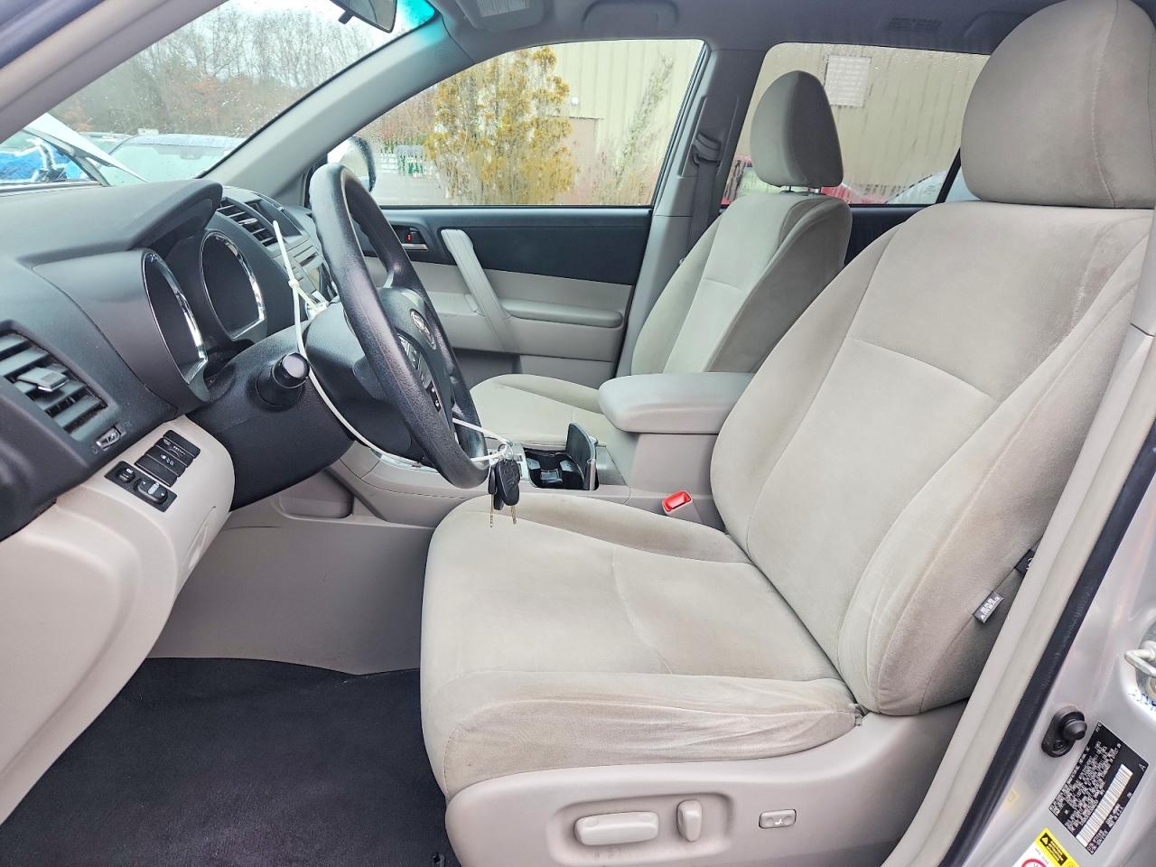 2012 TOYOTA HIGHLANDER BASE photo 13