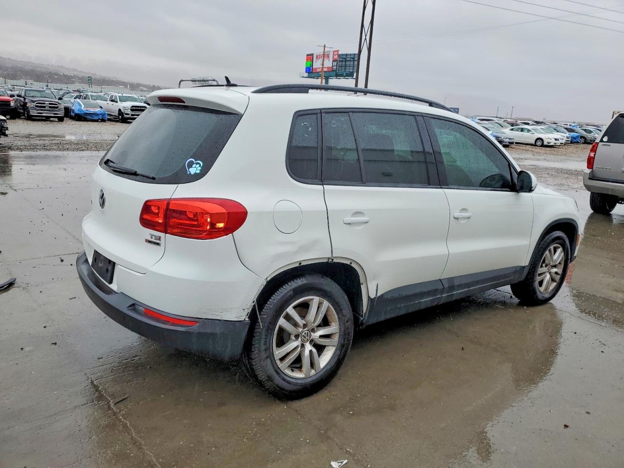 2016 VOLKSWAGEN TIGUAN S photo 5
