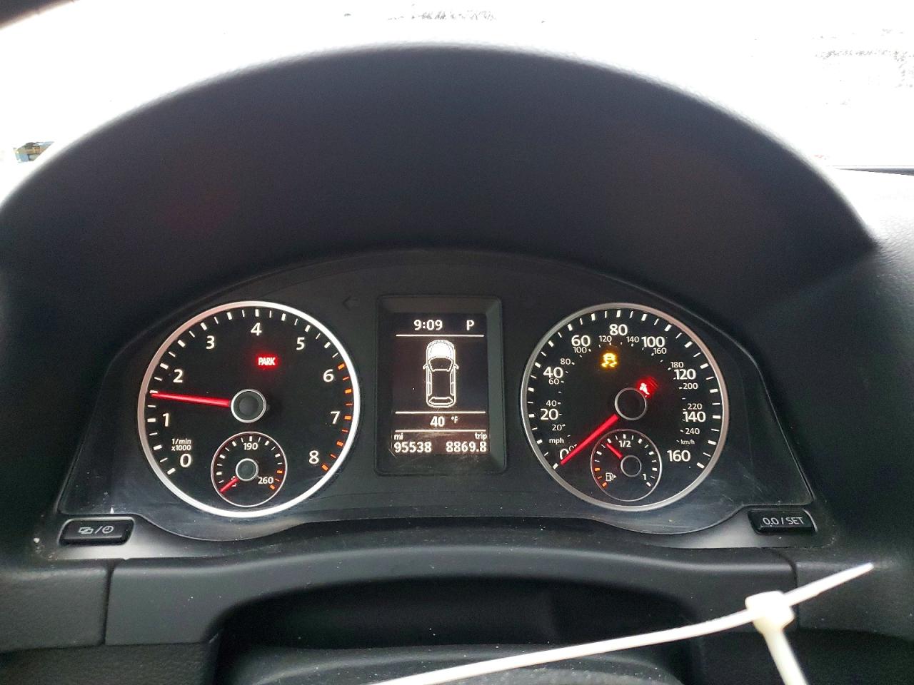 2016 VOLKSWAGEN TIGUAN S photo 17