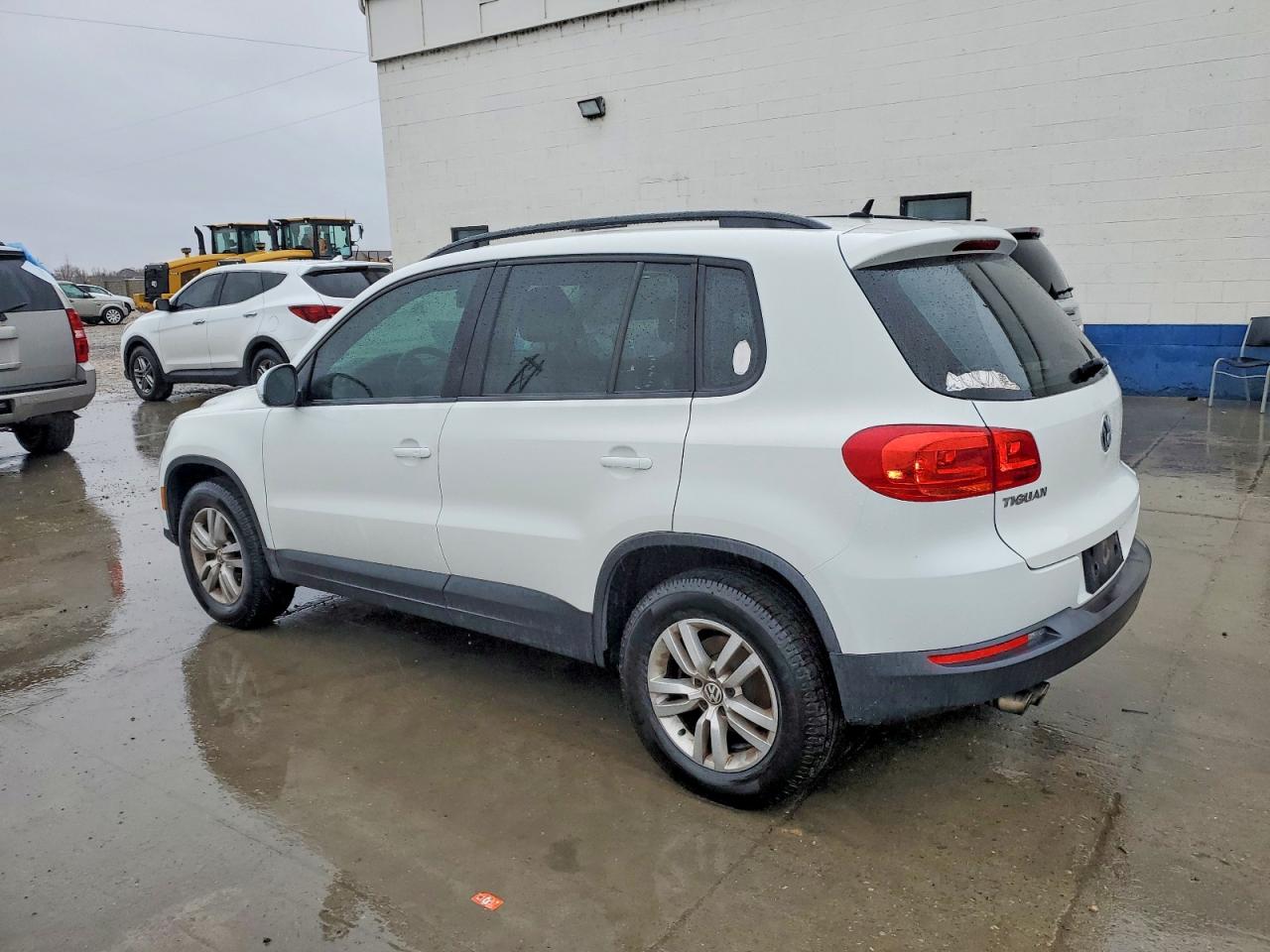 2016 VOLKSWAGEN TIGUAN S photo 3