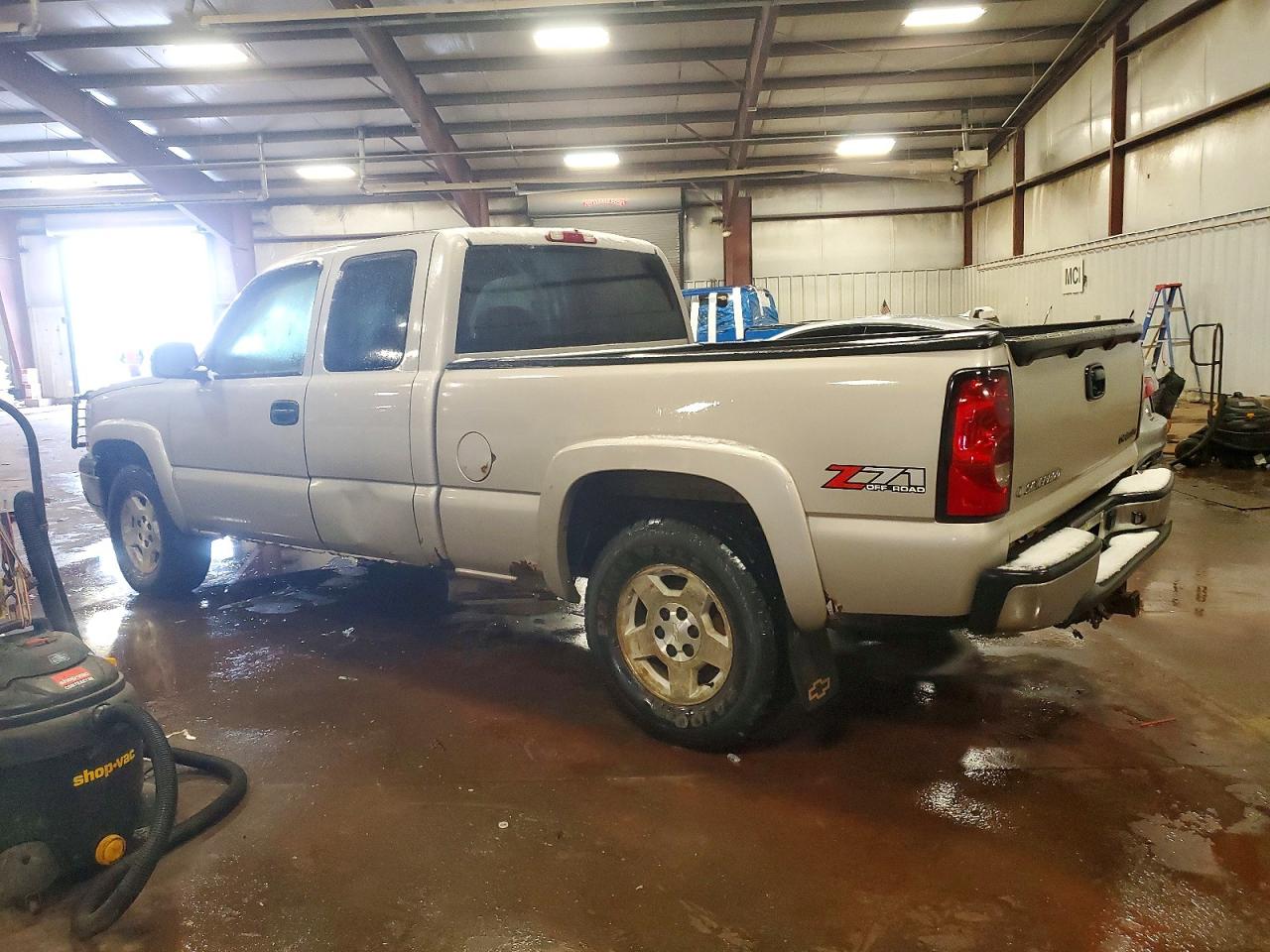 2005 CHEVROLET SILVERADO K1500 photo 3