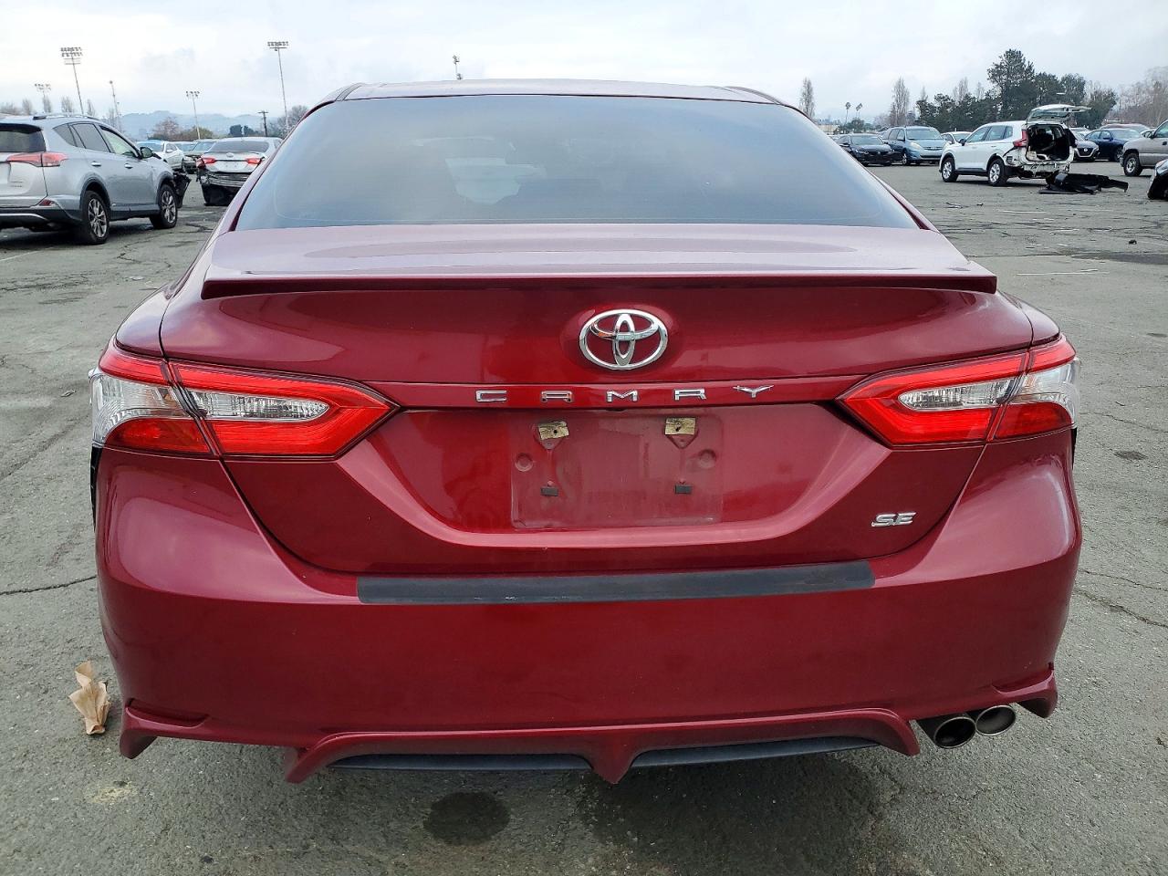 2018 TOYOTA CAMRY L photo 6