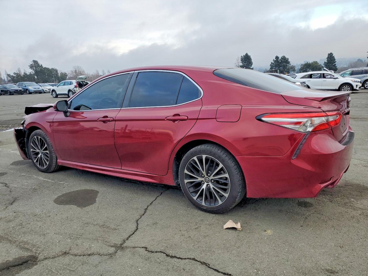 2018 TOYOTA CAMRY L photo 2