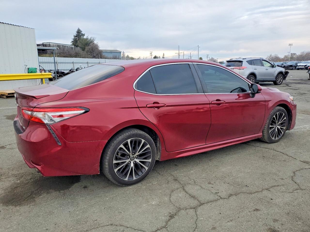 2018 TOYOTA CAMRY L photo 3