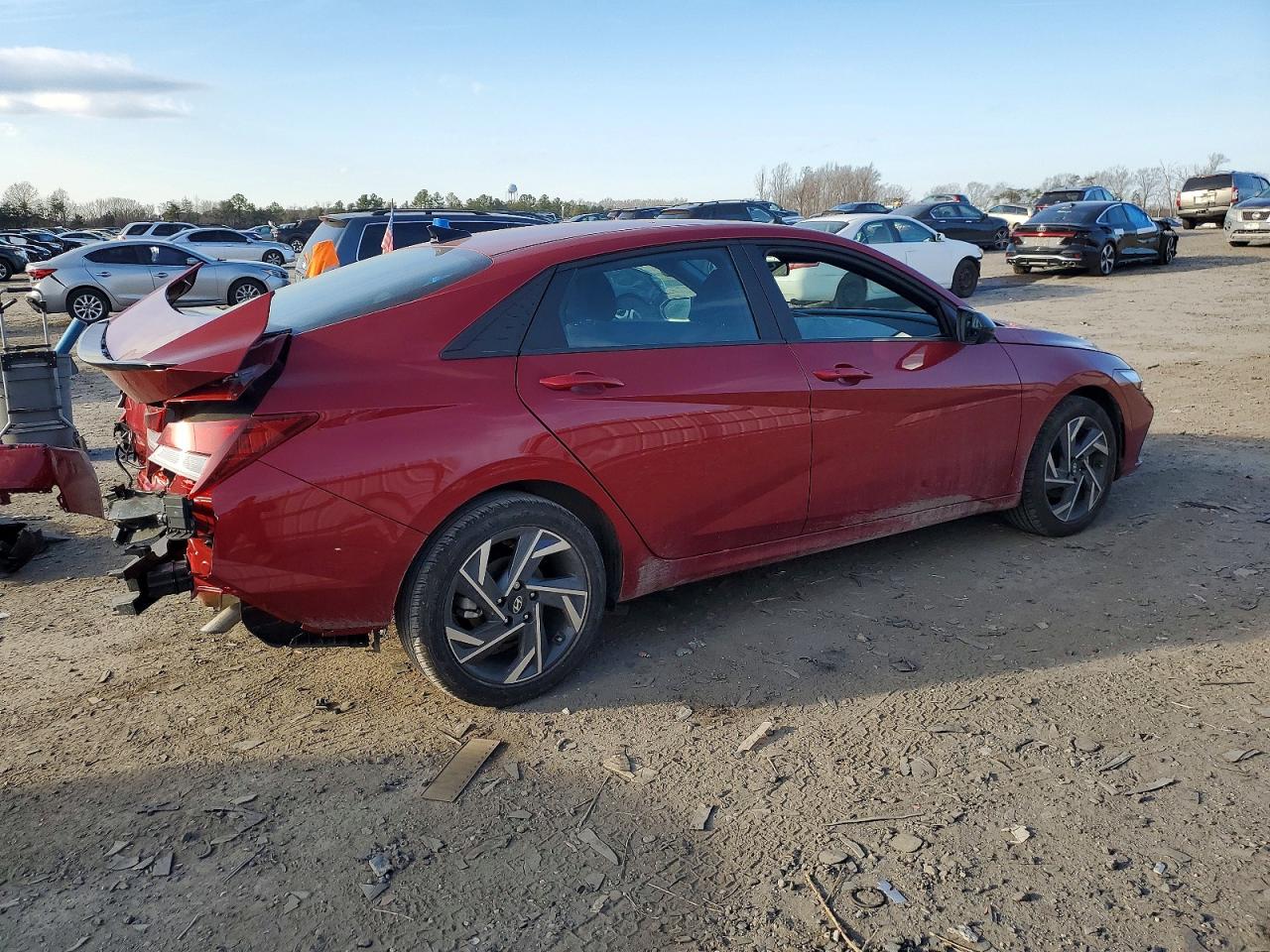 2025 HYUNDAI ELANTRA SEL SPORT photo 3