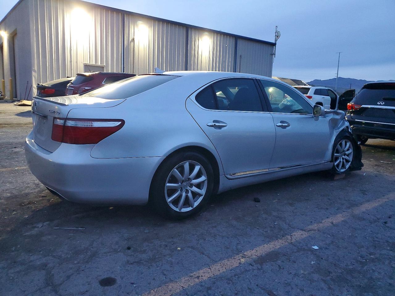 2008 LEXUS LS 460 photo 3