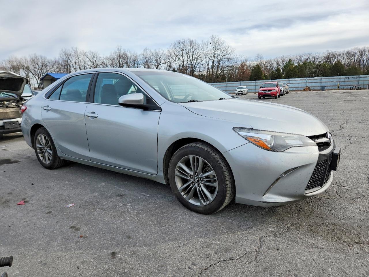 2016 TOYOTA CAMRY LE photo 4