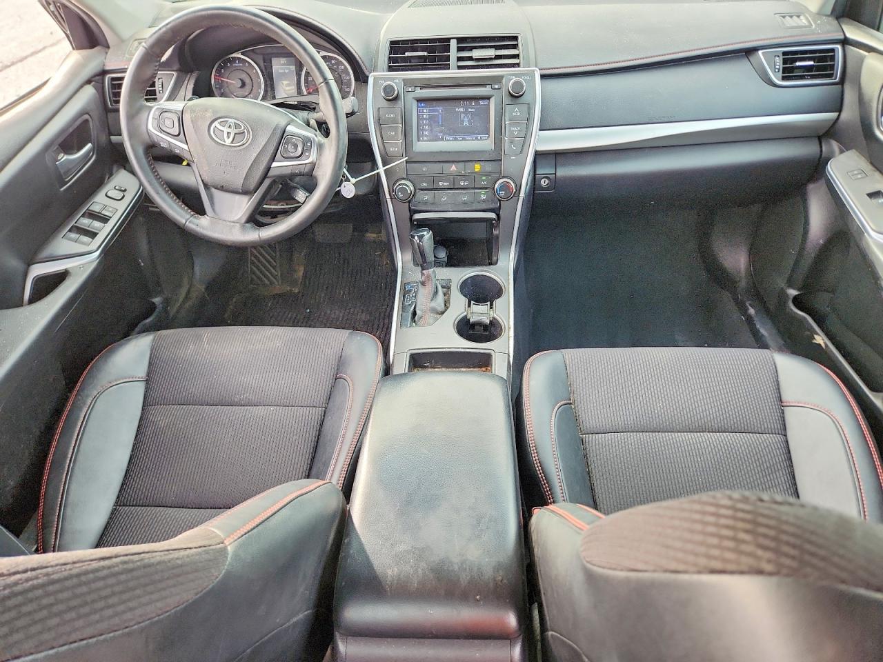 2016 TOYOTA CAMRY LE photo 8