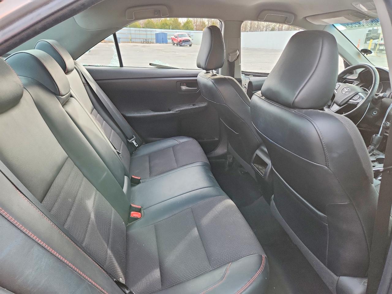 2016 TOYOTA CAMRY LE photo 10