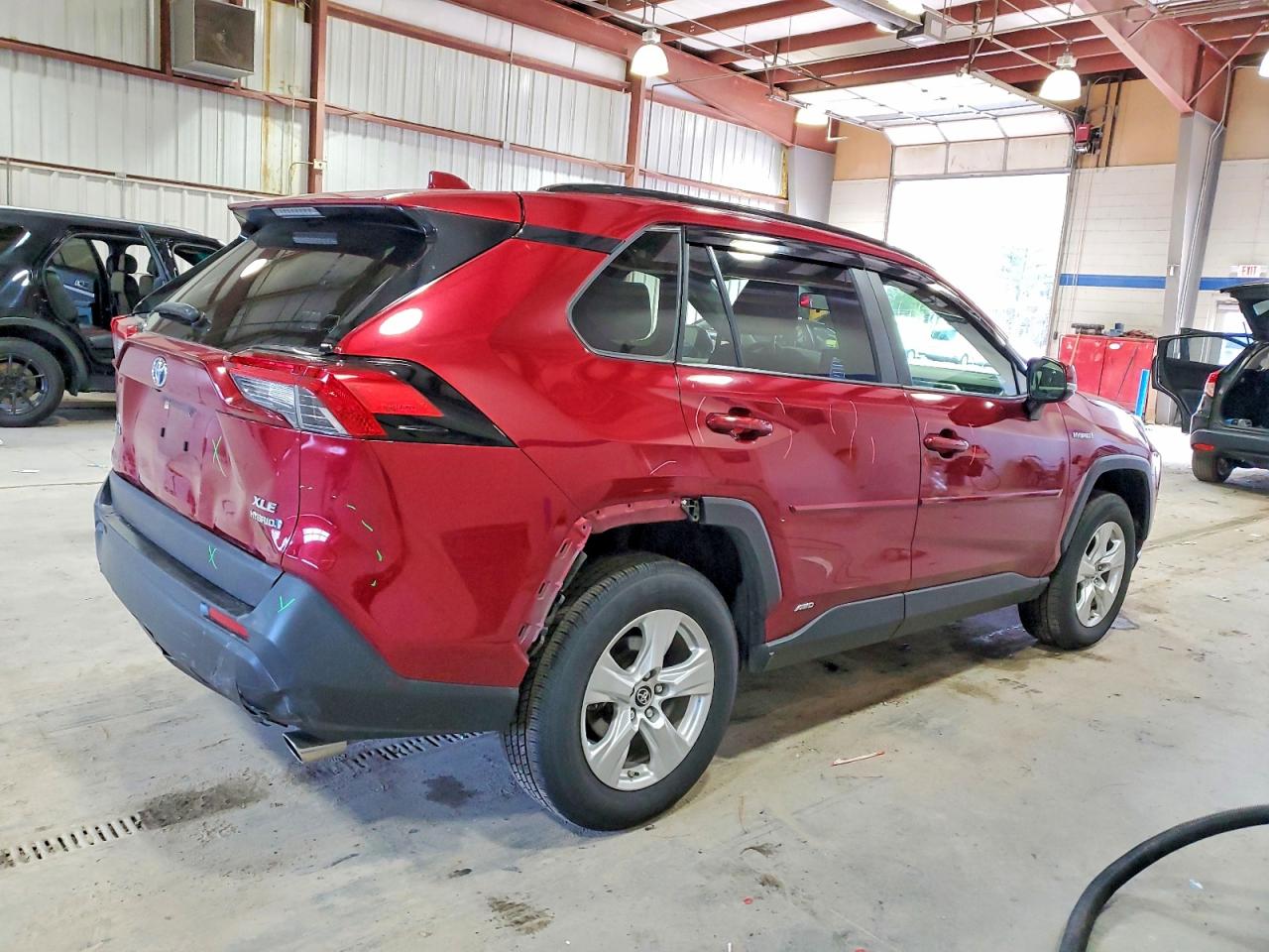 2019 TOYOTA RAV4 XLE photo 3