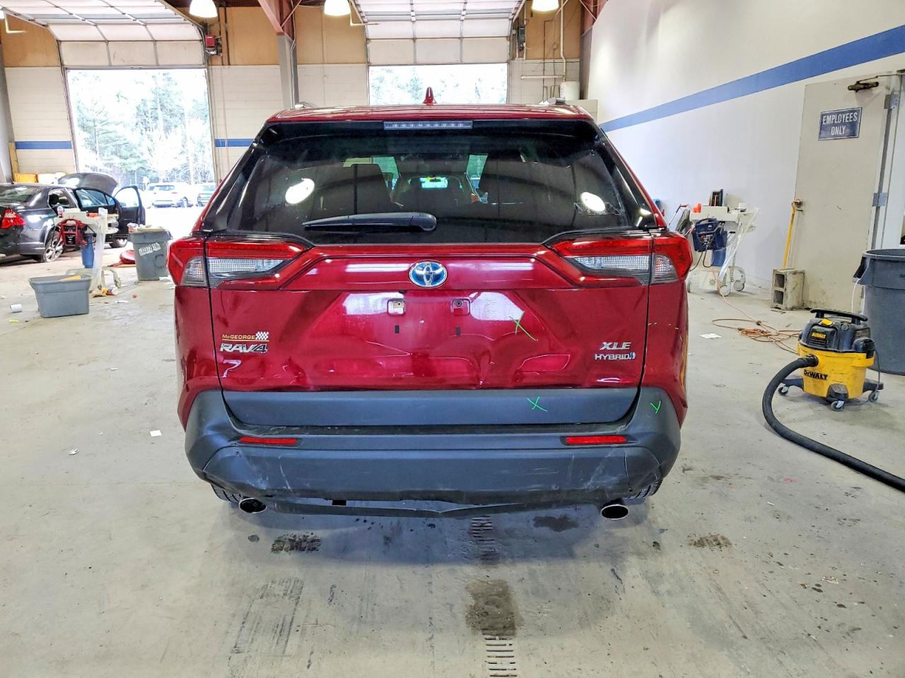 2019 TOYOTA RAV4 XLE photo 6