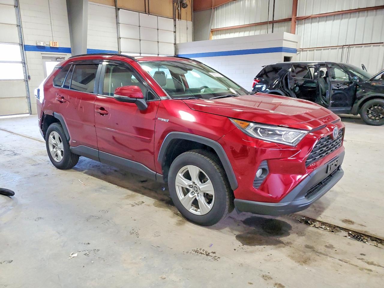 2019 TOYOTA RAV4 XLE photo 4